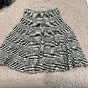 Mini skirt that is black and white